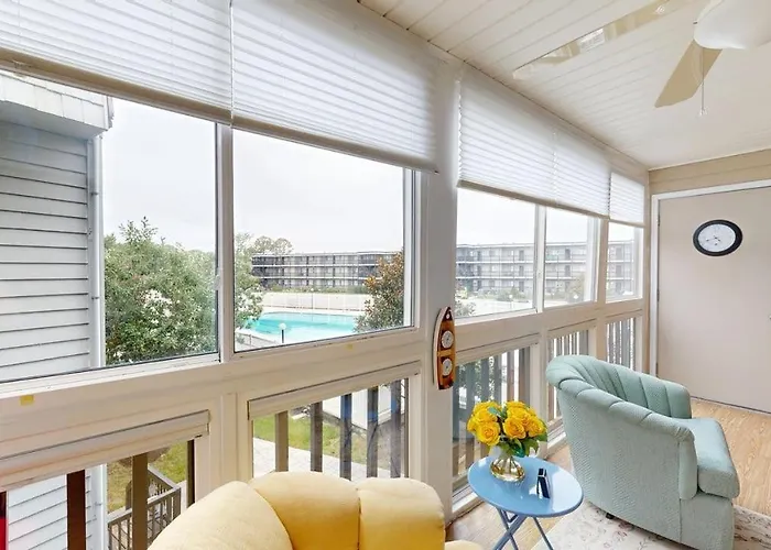 Coastal Comfort In The Heart Of Midtown Ocean *